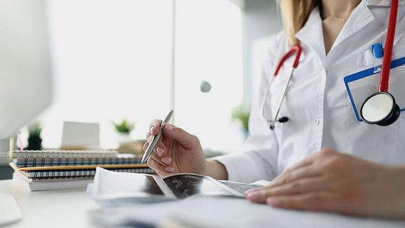 Fejér vármegye egészségügyi ügyeletei: a helyi egészségügyi ellátás biztosítói

Fejér vármegye területén az egészségügyi ügyeletek kiemelt szerepet játszanak a lakosság sürgősségi ellátásában. Ezen ügyeletek célja, hogy a betegek gyors és hatékony orvosi 
