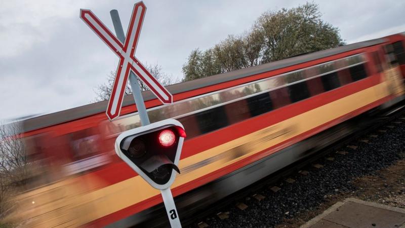 Újabb szívszorító esemény rázta meg a közösséget: egy fiatal férfi döntött úgy, hogy az életét a vonat elé lépve zárja le.