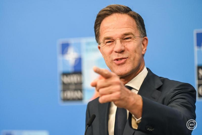 NATO-csúcs - Mark Rutte bejelentette, hogy a NATO-tagállamok elhatározták, hogy védelmi költségvetésüket öt százalékkal emelik meg.