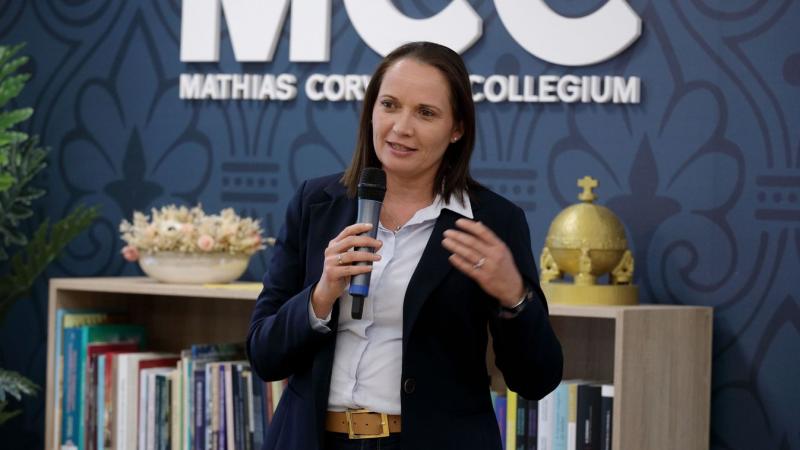 A Délvidéken magyarnak lenni ma is egy igazi küldetés, amely tele van kihívásokkal és lehetőségekkel. E színes kultúra és gazdag hagyományok megőrzése nem csupán egy identitás, hanem egy életforma, amely összeköti a múltat a jelennel. A közösség ereje és 