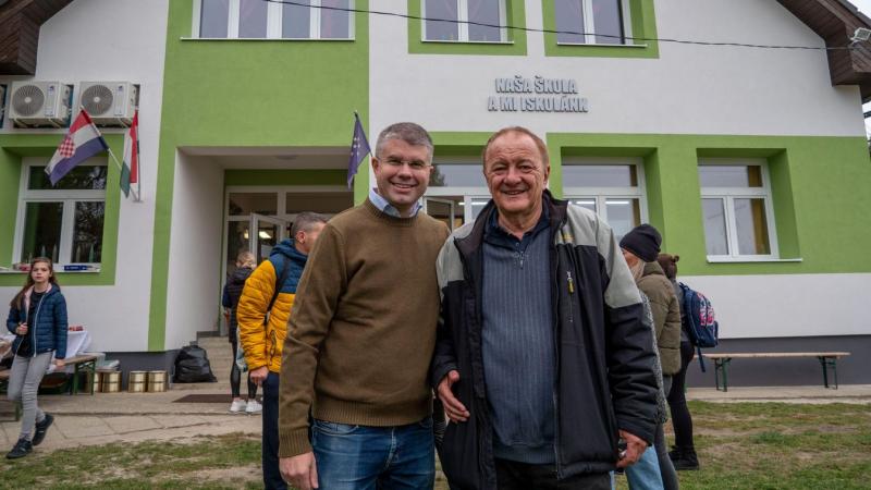 Gasztrovásár jótékony céllal: egy ínycsiklandó rendezvény, ahol a finom ételek és italok mellett a jó ügyek szolgálatában gyűlünk össze. Képzelj el egy varázslatos helyszínt, ahol a helyi termelők és éttermek kínálatát kóstolhatod meg, miközben támogathat
