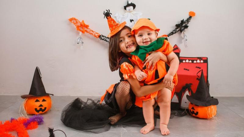 Fedezd fel a boszorkányos jelmezparádé és az őszi varázslat világát az Intercisa Múzeumban! Ez a különleges esemény egyedi lehetőséget kínál arra, hogy a résztvevők elkápráztassák a közönséget kreatív és színes jelmezeikkel, miközben a múzeum varázslatos 