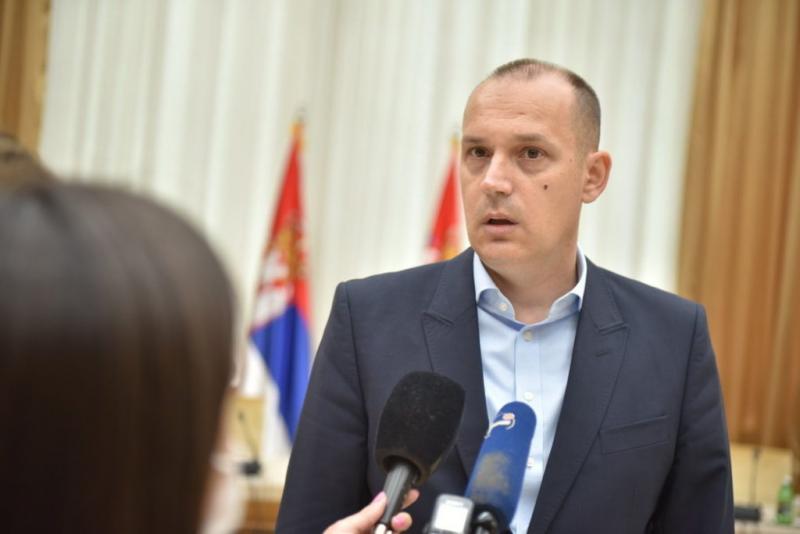 Lončar: Bár nem vagyok szakértő a gazdasági kérdésekben, úgy vélem, hogy a blokádok súlyosan hátráltatták Szerbia fejlődését az elmúlt öt évben.