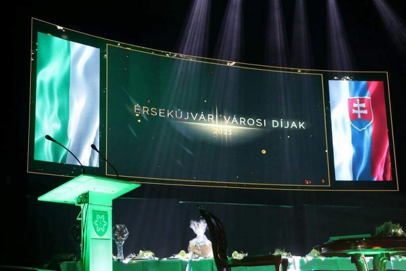 Városi Díjak 2025 - Kivételes egyének és közösségek ünneplése Érsekújvárott

Érsekújvár városa 2025-ben is folytatja hagyományát, hogy méltóképpen elismeri azokat a kiemelkedő egyéneket és közösségeket, akik hozzájárultak a helyi élet gazdagításához. A Vá