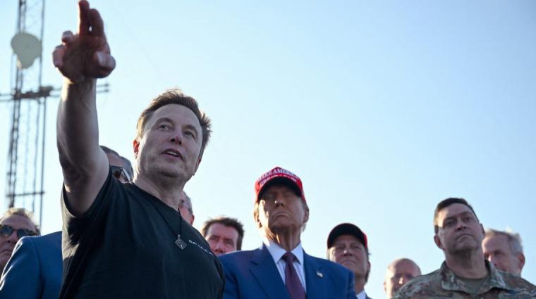 Donald Trump és Elon Musk közösen figyelték a Starship legfrissebb próbarepülését, izgalommal telve a világűr felfedezése iránti szenvedélyük miatt.