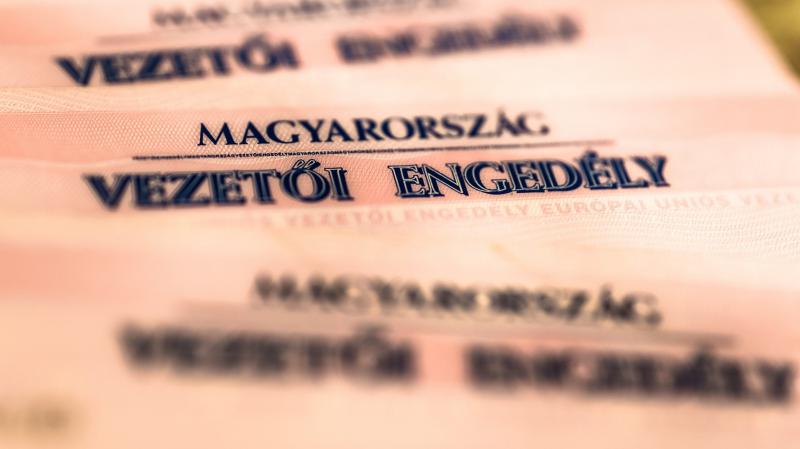 A honvédség lehetőséget kínál a szolnoki végzős középiskolások számára, hogy részt vegyenek a gépjárművezetői gyakorlati képzésen.