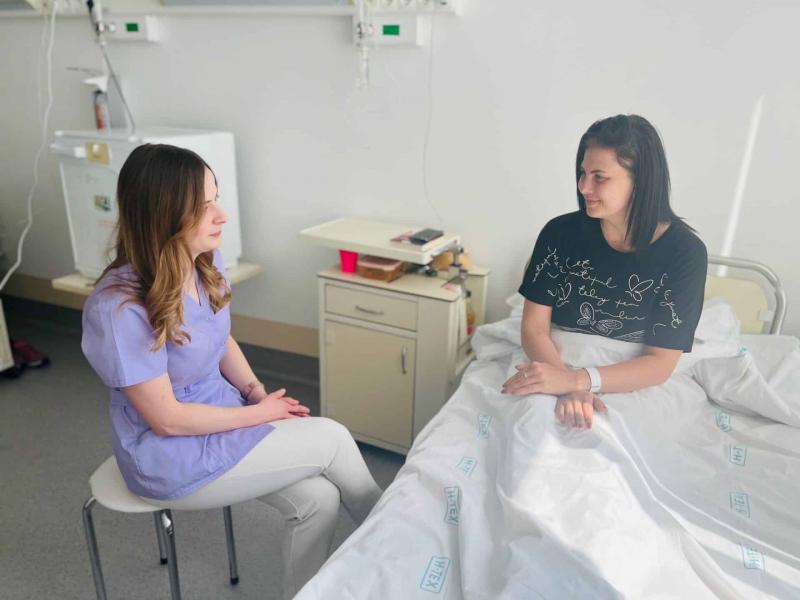 Kecskeméten megnyílt egy új szakambulancia, amely különleges mentális támogatást kínál az édesanyák számára. Ez a kezdeményezés célja, hogy segítsen a női anyaság kihívásaival szembenézni, és erősítse a családi kötelékeket. Az új szolgáltatás szakértői cs