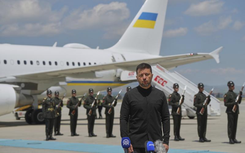 Ukrán elnök: A Kreml díszletszintű bemutatkozással készül Törökországba.