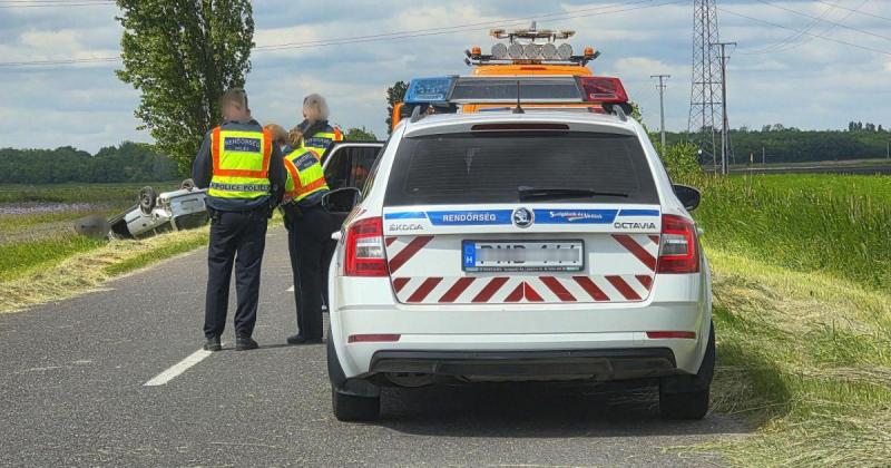 Sajnos tragikus baleset történt Dunaegyházánál, melynek következtében egy élet véglegesen megszakadt. A helyszínen a hatóságok azonnal megkezdték a vizsgálatokat, hogy feltárják a baleset körülményeit. A közlekedés leállítása és a baleset helyszínének biz
