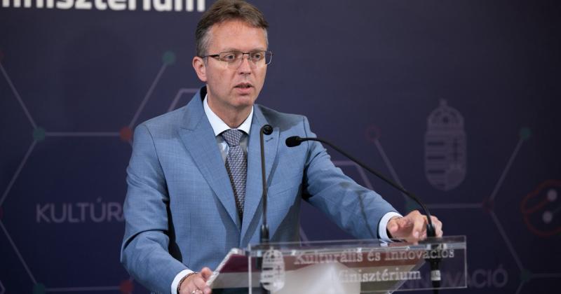 Hankó Balázs: Új korszak kezdődik a doktori programok világában

Az oktatás és kutatás terén folytatott folyamatos fejlődés új irányvonalakat hoz a doktori képzések területén. Hankó Balázs szakértői elemzése rávilágít arra, hogy milyen változások várhatóa