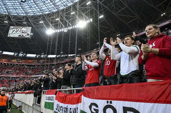 A magyar válogatottat az UEFA sportszerűtlen szurkolás miatt pénzbírsággal sújtotta, emellett felfüggesztett szektorbezárást is elrendelt.