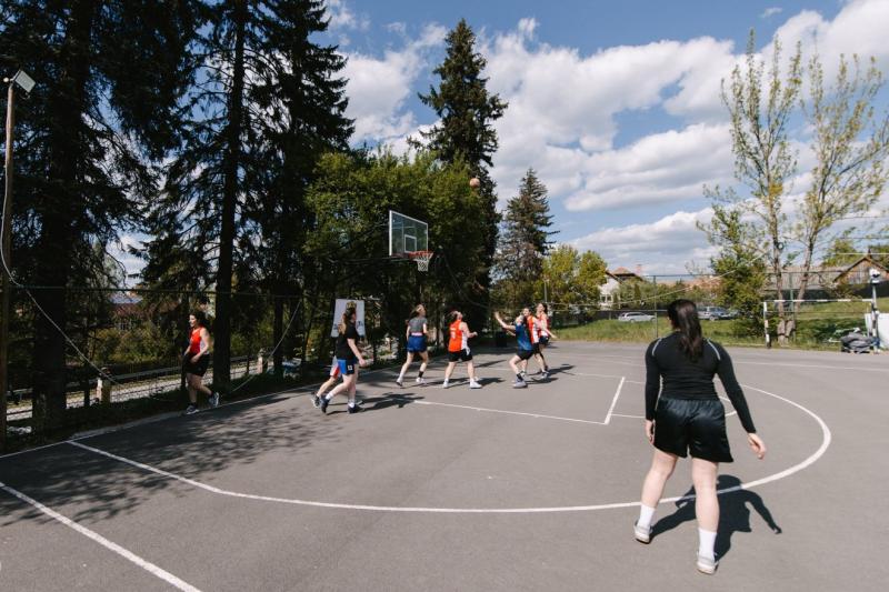 Csíkszeredában immár harmadik alkalommal kerül megrendezésre a kosárlabda-maratont, amely a sportág szerelmeseinek igazi ünnepét jelenti. Az esemény célja, hogy népszerűsítse a kosárlabdát, valamint lehetőséget biztosítson a helyi csapatok és játékosok sz