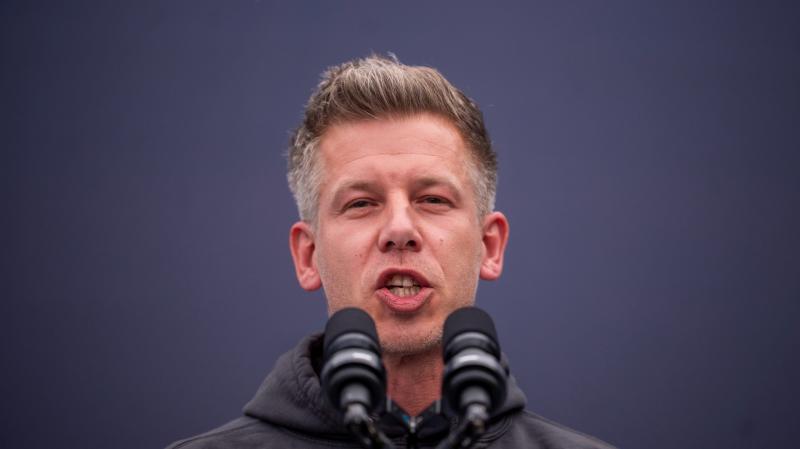 Tóth Erik véleménye szerint Magyar Péter harcostársa kiemelkedő nemzetbiztonsági kockázatot jelent.
