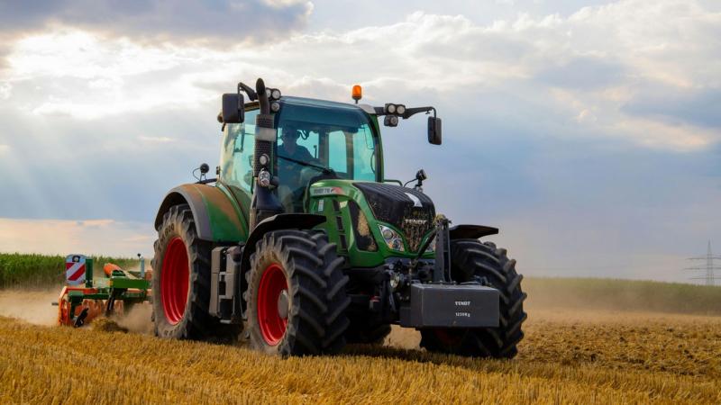 Most egy igazán megdöbbentő hír érkezett: traktor és vonat ütközött, és sajnos sokan megsérültek.