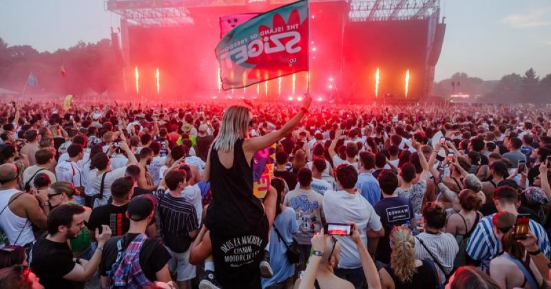 Idén a Sziget egy friss és izgalmas arculattal jelentkezik: nemcsak a fellépők sora pezseg, hanem a helyszínek is megújulnak.