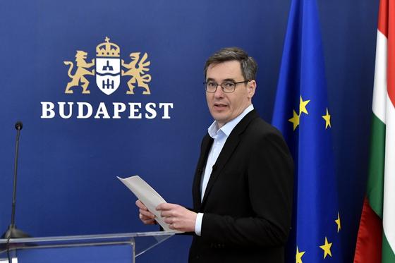 Tízmilliárd forintot vontak le a főváros számlájáról, és mostantól a bérek kifizetése áll a középpontban. Emellett már van olyan kiadás, amelyet azonnal le kellett fagyasztani.