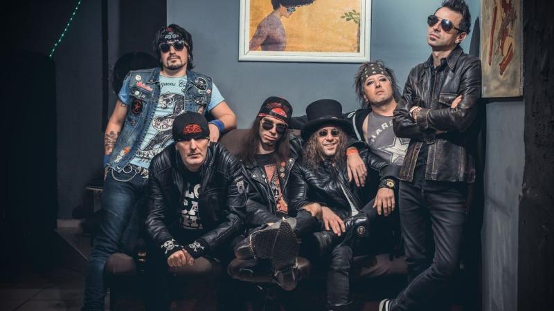 Képzeld el, hogyan zúgnak a riffek és a szintetizátorok egy fesztivál színpadán, ahol a Depeche Mode, AC/DC, Metallica és Guns N' Roses találkozik! A sötét, futurisztikus hangzású Depeche Mode dallamai a háttérben, miközben a közönség lázasan várja az AC/