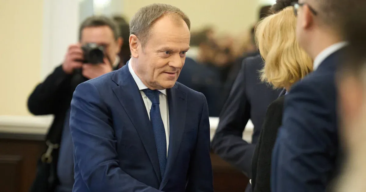 Donald Tusk sikeresen teljesítette a kormányának bizalmi szavazását, így megerősítette pozícióját a politikai színtéren.