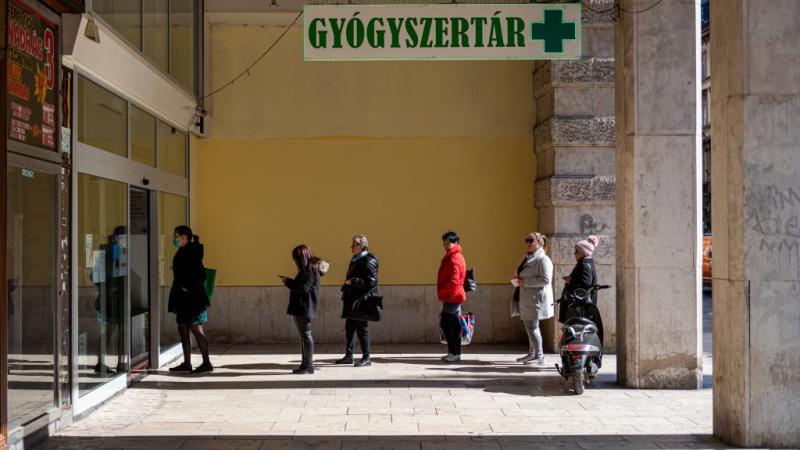 A gyógyszer-nagykereskedők is bevezetik az önkéntes árkorlátozást. | 24.