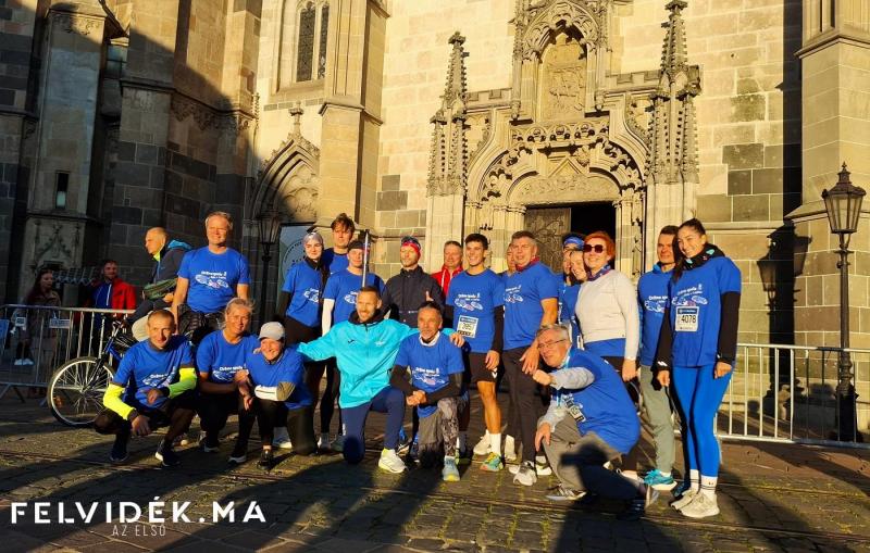 A Kassai Nemzetközi Békemaraton egy különleges esemény, amely nemcsak a sport iránti szenvedélyt ünnepli, hanem az olimpiai eszme szellemiségét is életre hívja. Ez a rendezvény a béke, az együttműködés és a globális összefogás szimbólumává vált, ahol a ré