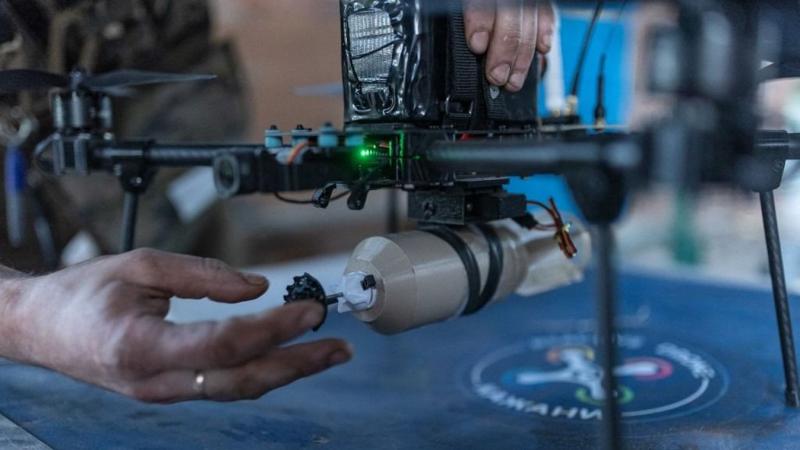 Ukrán drónok céloztak meg egy kulcsfontosságú orosz katonai rendszert, jelentős károkat okozva ezzel.