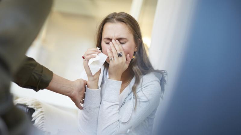 6 figyelmeztető jel, hogy a lelki egészséged megkérdőjelezhető - Házipatika

1. **Folyamatos fáradtság**: Ha úgy érzed, hogy bármennyit alszol, a fáradtság nem múlik el, és az energiahiány egyre inkább eluralkodik rajtad, érdemes komolyan venned ezt a jel