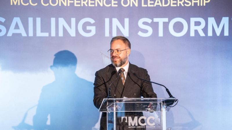 Tanulság Brüsszel számára: Orbán Balázs kifejtette, mi a különbség a válságkezelő és a vezető szerepköre között + videó.