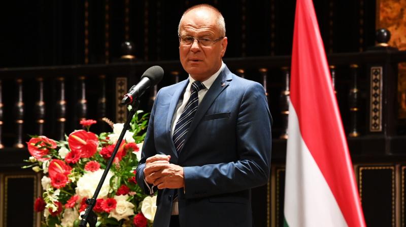 Navracsics Tibor egy friss videóüzenetben osztotta meg, hogy a közszolgáltatási szektorban folytatódik a bérek emelésének folyamata.